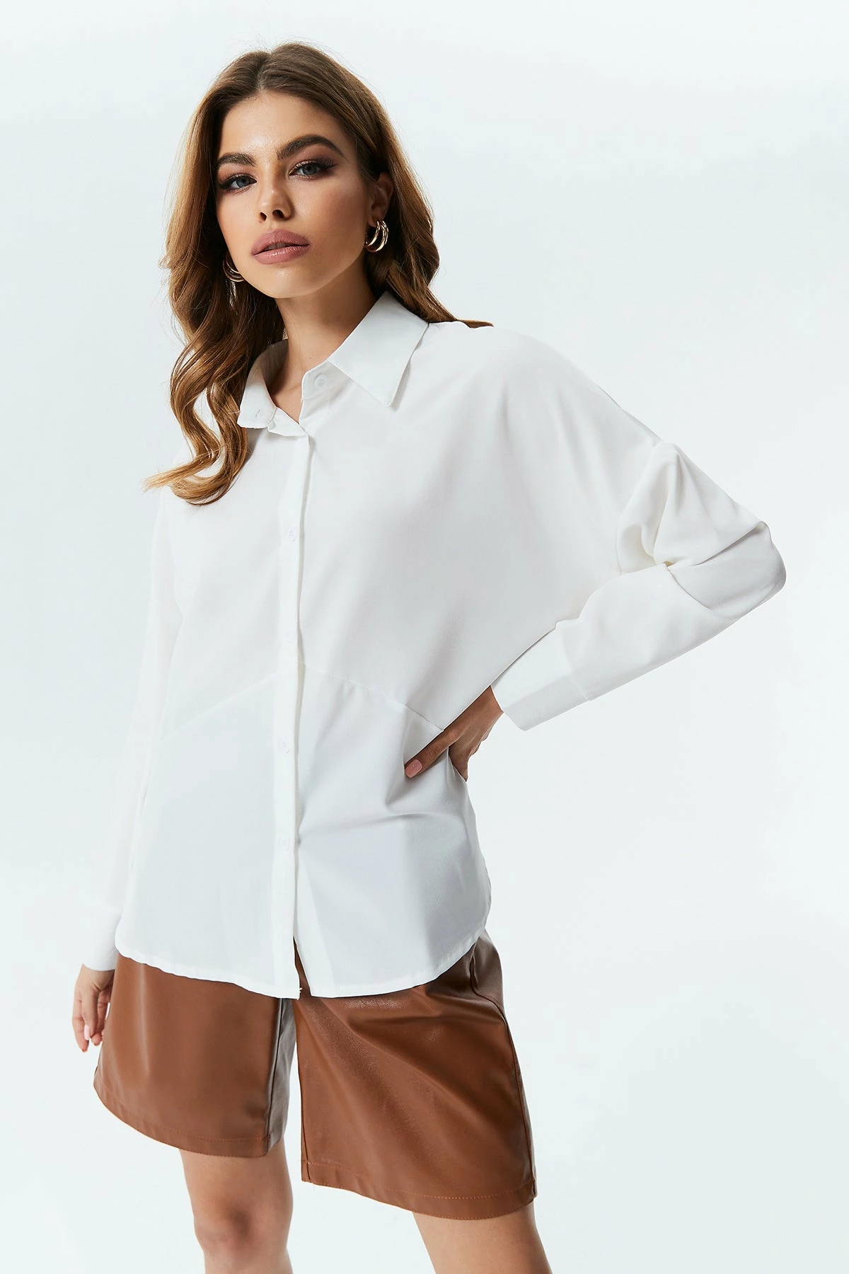Solado Curved Hem Solid Long Sleeve Blouse 6 Solado Curved Hem Solid Long Sleeve Blouse - Image 4