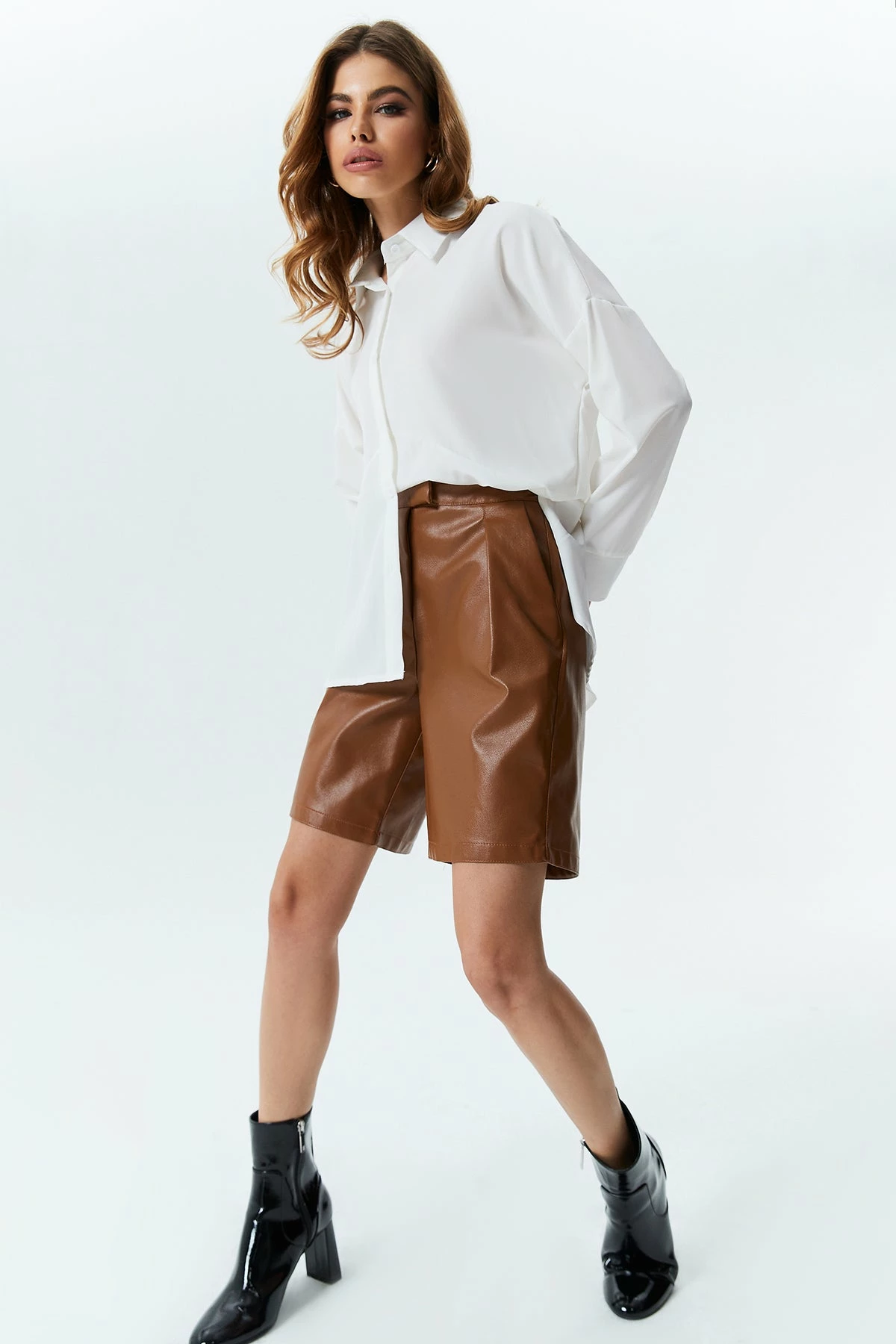 Solado Curved Hem Solid Long Sleeve Blouse 7 Solado Curved Hem Solid Long Sleeve Blouse - Image 5