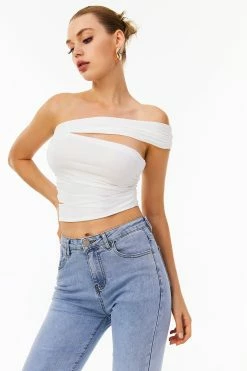 Solado Asymmetrical Neck Cut Out Crop Top 17 Solado Asymmetrical Neck Cut Out Crop Top -SOLADO Shop 2855102022011314150461dfc368b9f21 1800x1800