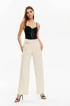 Solado Lace Splicing Curved Hem Cami Crop Top 25 Solado Lace Splicing Curved Hem Cami Crop Top -SOLADO Shop 285510202203101532566229a9a802928 1800x1800