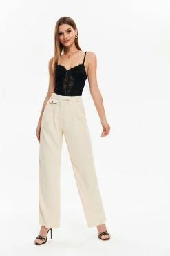 Solado Lace Splicing Curved Hem Cami Crop Top 26 Solado Lace Splicing Curved Hem Cami Crop Top -SOLADO Shop 285510202203101532566229a9a8ed17c 1800x1800