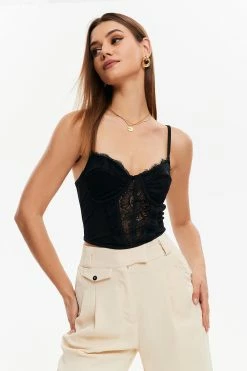 Solado Lace Splicing Curved Hem Cami Crop Top 24 Solado Lace Splicing Curved Hem Cami Crop Top -SOLADO Shop 285510202203101532586229a9aab86bd 1800x1800