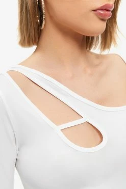 Solado Asymmetrical Cut Out Long Sleeve T-shirt -SOLADO Shop 28551020220406191847624d77172f4f6 1800x1800