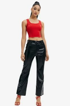 Solado Solid U Neck Sleeveless Crop Top 10 Solado Solid U Neck Sleeveless Crop Top -SOLADO Shop 28551020220412150519625524afb9e1f 1800x1800