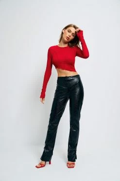 SOLADO Seam Detail Lettuce Trim Long Sleeve Crop Top -SOLADO Shop 2855102022070410165662c24d9888b00 fffd1887 829b 401d a8fd 8c375d70c04e 1800x1800