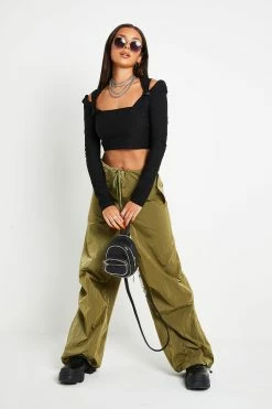 SOLADO Cold Shoulder Button Detail Solid Long Sleeve Top 15 SOLADO Cold Shoulder Button Detail Solid Long Sleeve Top -SOLADO Shop 2855102022071614302262d25afe49aa7 1800x1800