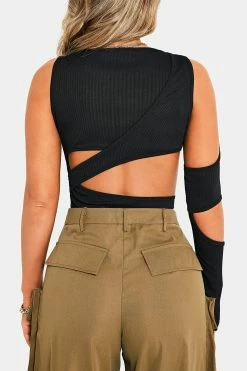 SOLADO Cut Out One Sleeve Round Neck Solid Crop Top 23 SOLADO Cut Out One Sleeve Round Neck Solid Crop Top -SOLADO Shop 2855102022082316232063048e788fcf8 1800x1800