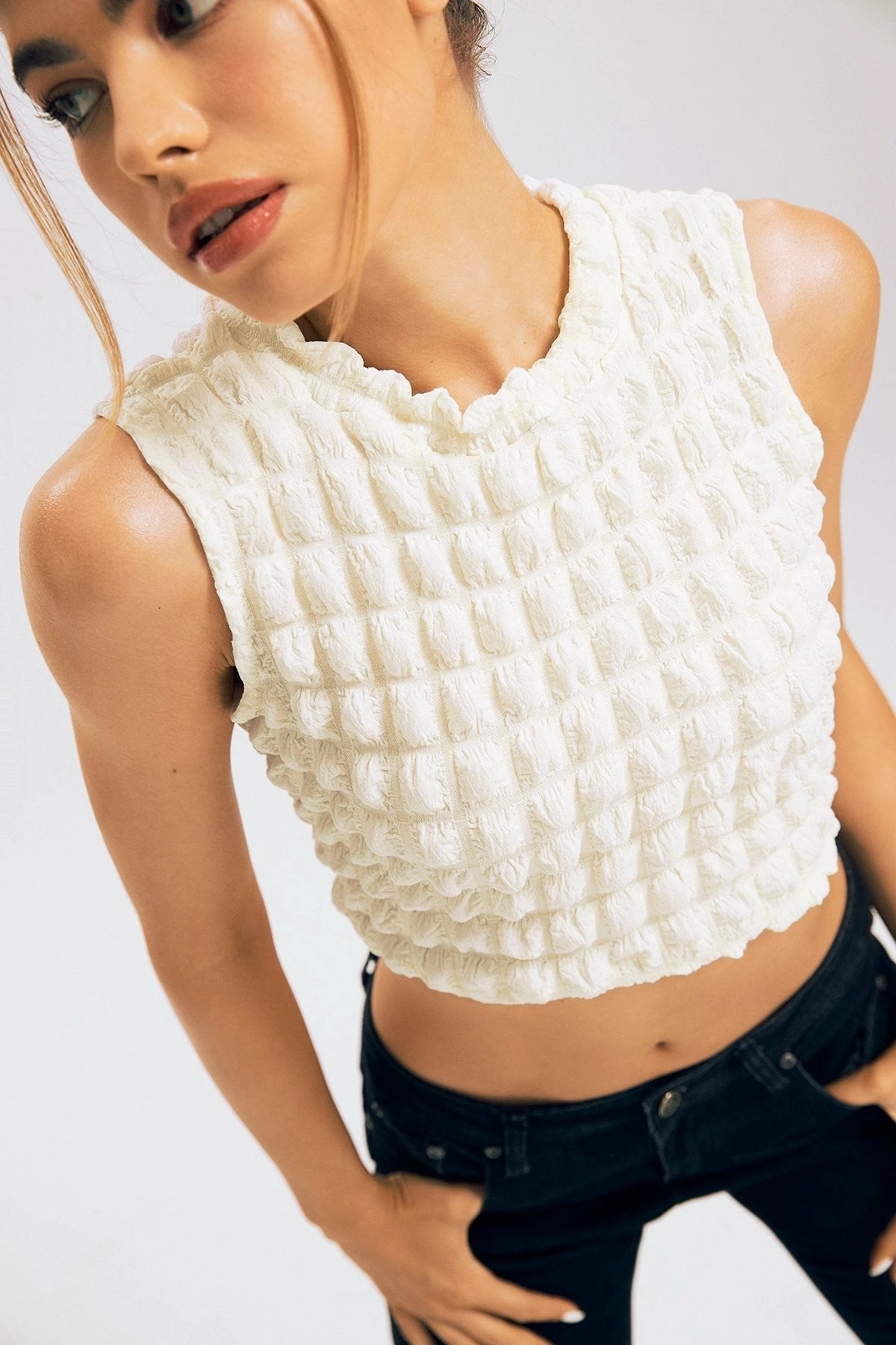 Solado Bubble Textured Lettuce Trim Sleeveless Crop Top 4 Solado Bubble Textured Lettuce Trim Sleeveless Crop Top - Image 2