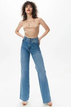 Alternative view of Solado Keyhole Halter Neck Tie Backless Crop Top