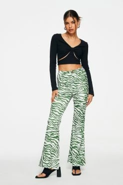 Solado Cut Out Twist Front Long Sleeve Crop Top 10 Solado Cut Out Twist Front Long Sleeve Crop Top -SOLADO Shop jpeg 0d595317 5b89 4518 af82 f9aa53220f03 1800x1800