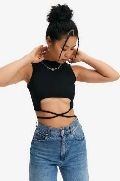 Solado Solid Cross Tie Sleeveless Crop Top