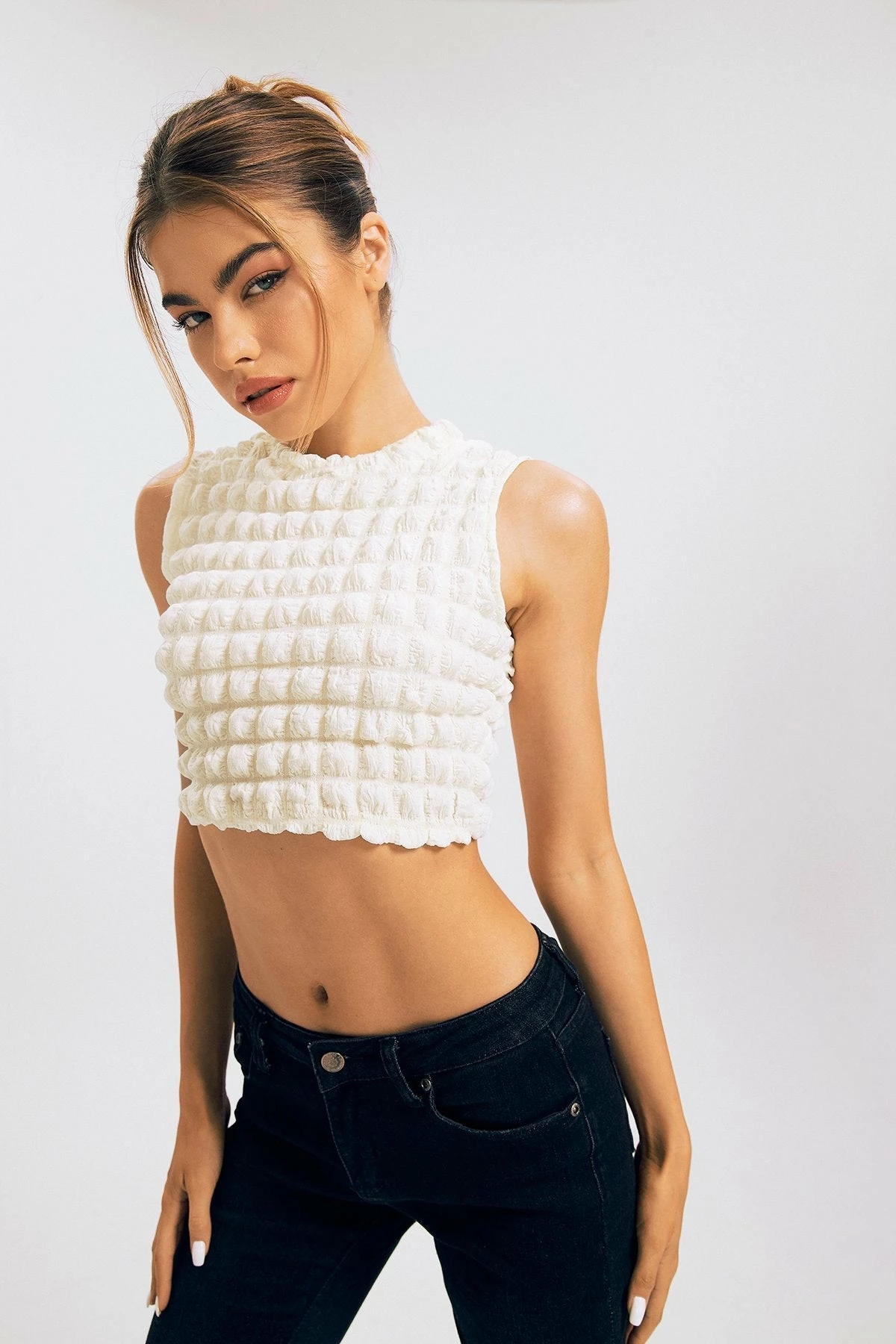Solado Bubble Textured Lettuce Trim Sleeveless Crop Top 6 Solado Bubble Textured Lettuce Trim Sleeveless Crop Top - Image 4
