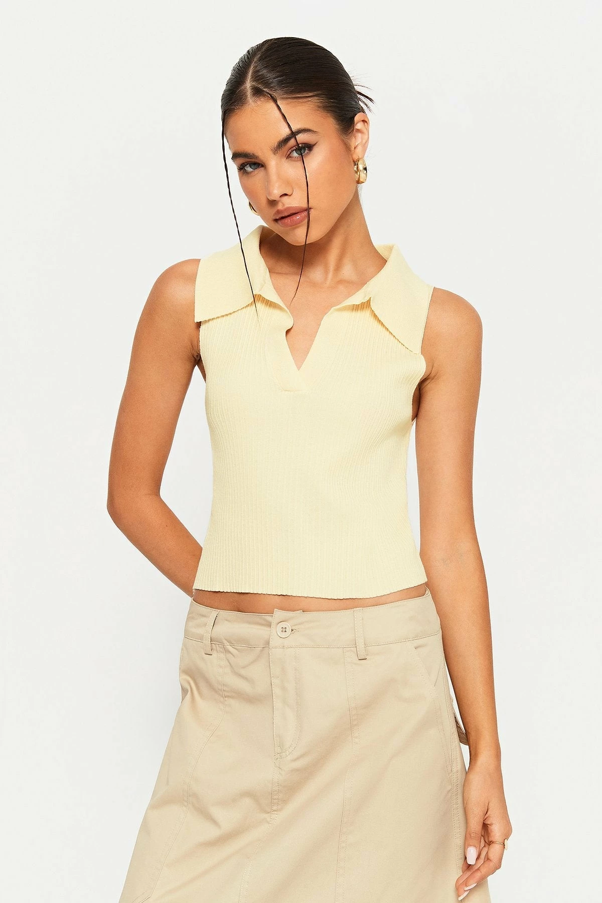 Solado Lapel Neck Knitted Sleeveless Tank Top 4 Solado Lapel Neck Knitted Sleeveless Tank Top - Image 2