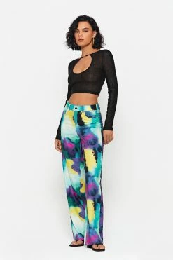 SOLADO Plunging Neck Buckled Detail Long Sleeve Crop Top 12 SOLADO Plunging Neck Buckled Detail Long Sleeve Crop Top -SOLADO Shop jpeg 1cfb7f94 7b29 4bab 8c82 4b4df4d8bd91 1800x1800