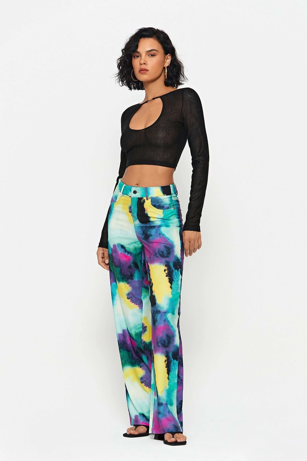SOLADO Plunging Neck Buckled Detail Long Sleeve Crop Top 6 SOLADO Plunging Neck Buckled Detail Long Sleeve Crop Top - Image 4