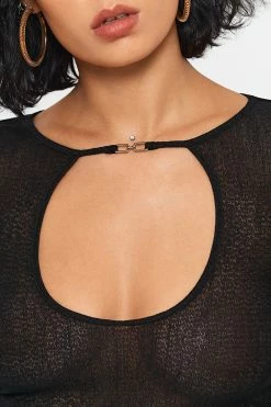 SOLADO Plunging Neck Buckled Detail Long Sleeve Crop Top 13 SOLADO Plunging Neck Buckled Detail Long Sleeve Crop Top -SOLADO Shop jpeg 1de3c9c9 d3ee 42c5 82bd 238c83c9de9a 1800x1800