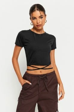 Solado Cross Tie Hem Solid Short Sleeve Crop Top