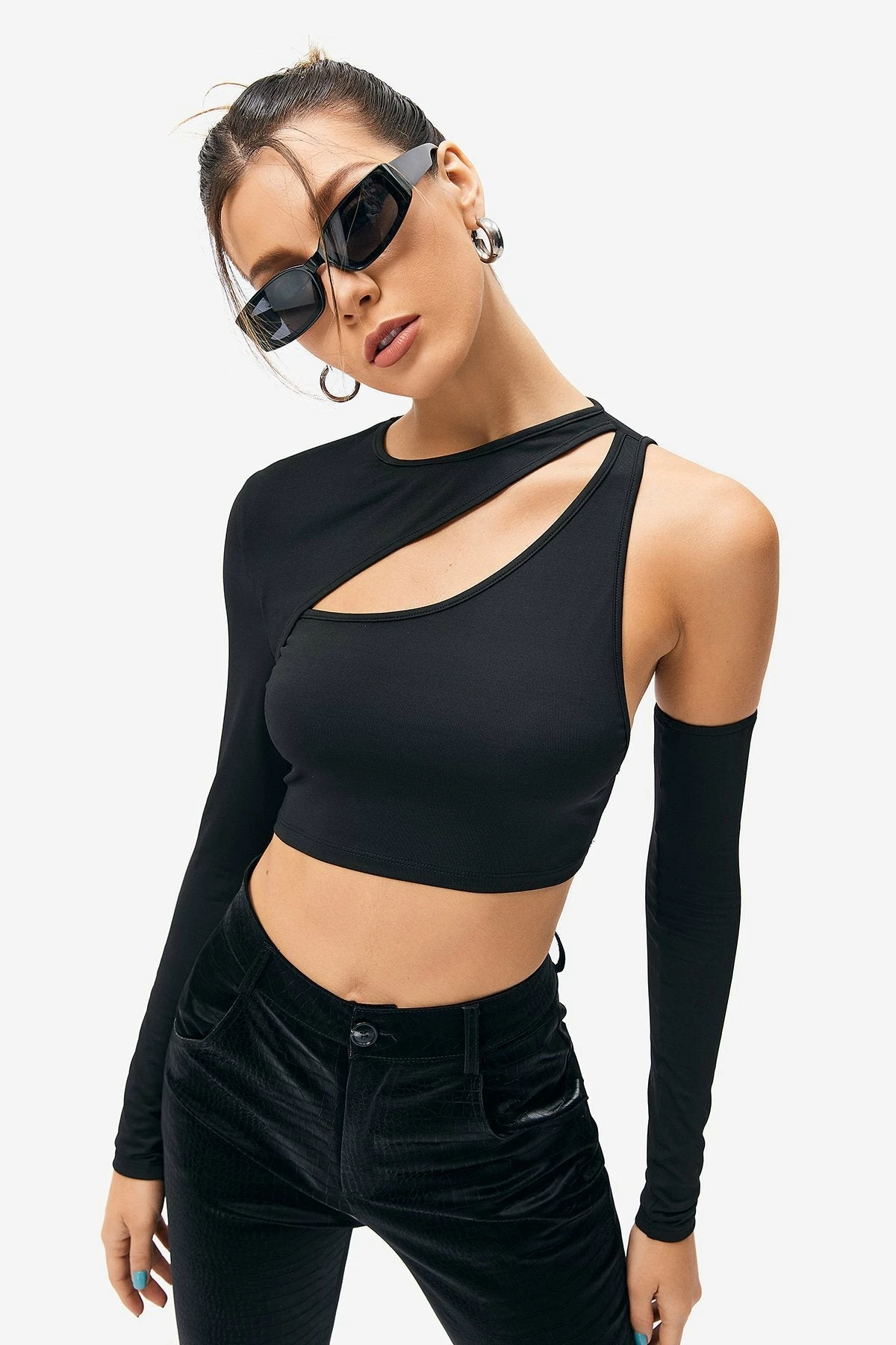 SOLADO Cut Out Cold Shoulder Long Sleeve Top 5 SOLADO Cut Out Cold Shoulder Long Sleeve Top - Image 3