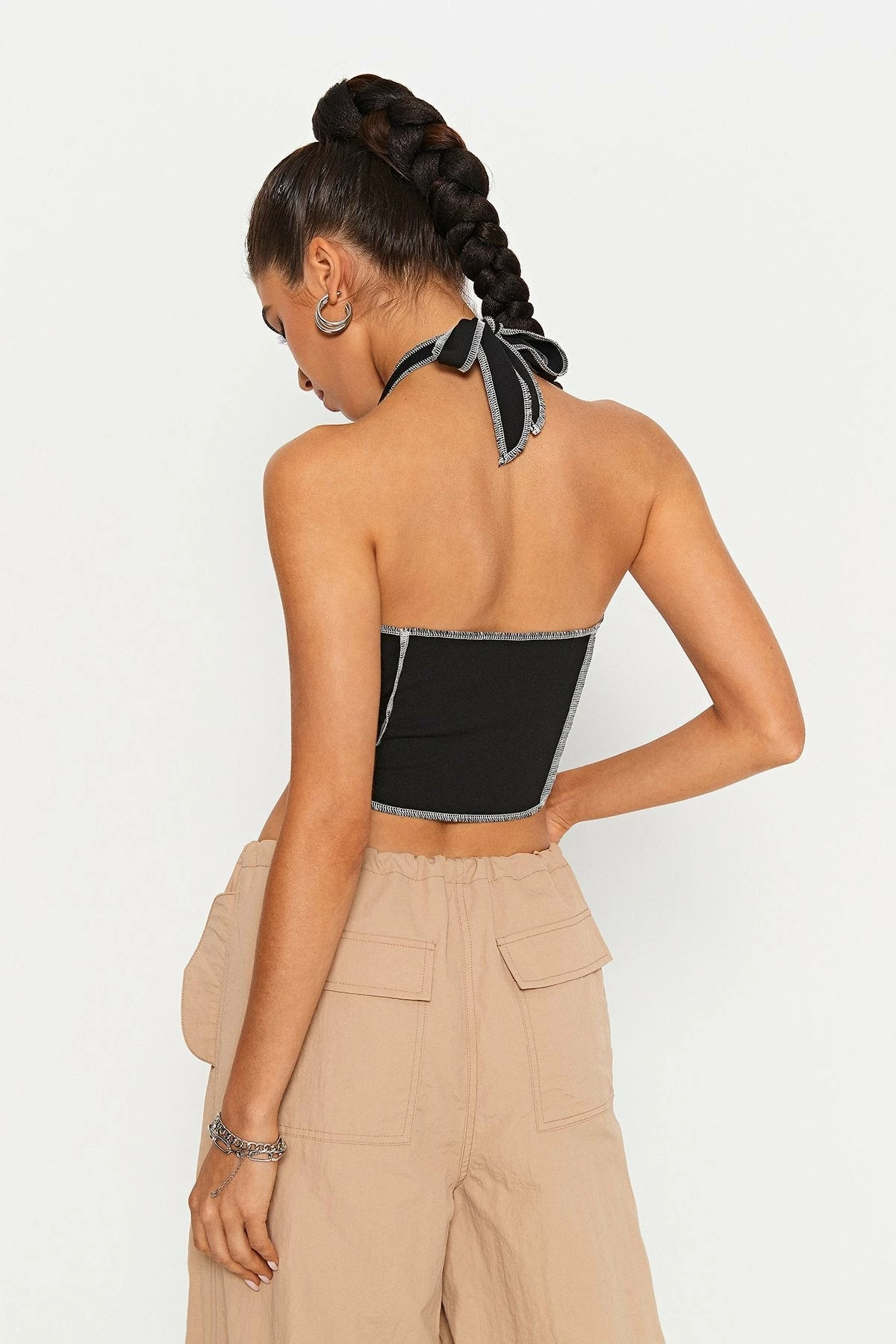 SOLADO Plunging Neck Top-stitching Backless Crop Top 5 SOLADO Plunging Neck Top-stitching Backless Crop Top - Image 3