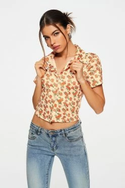 Alternative view of Solado Floral Print Lapel Neck Short Sleeve Crop Top