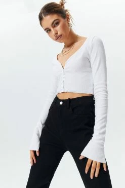 Solado Slit Cuff Crop Long Sleeve Blouse -SOLADO Shop jpeg 25d1937f 63f5 4f80 a03a ee5e9199c206 1800x1800