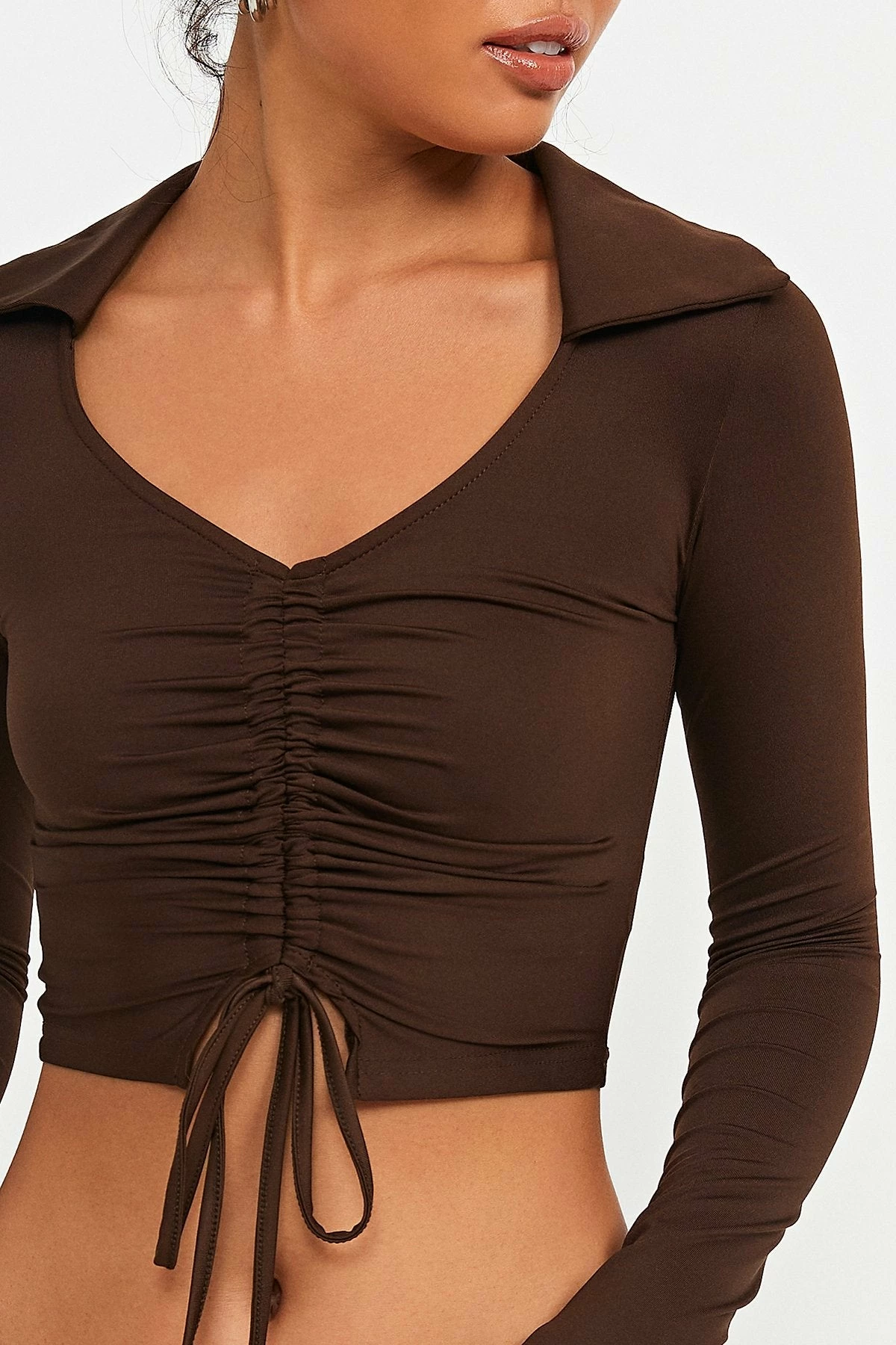Solado Plunging Neck Drawstring Ruched Solid Crop Top 6 Solado Plunging Neck Drawstring Ruched Solid Crop Top - Image 4