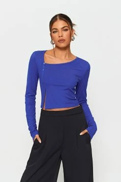 SOLADO Asymmetrical Neck Split Hem Long Sleeve Crop Top