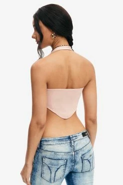 Alternative view of Solado Halter Neck Curved Hem Backless Crop Top