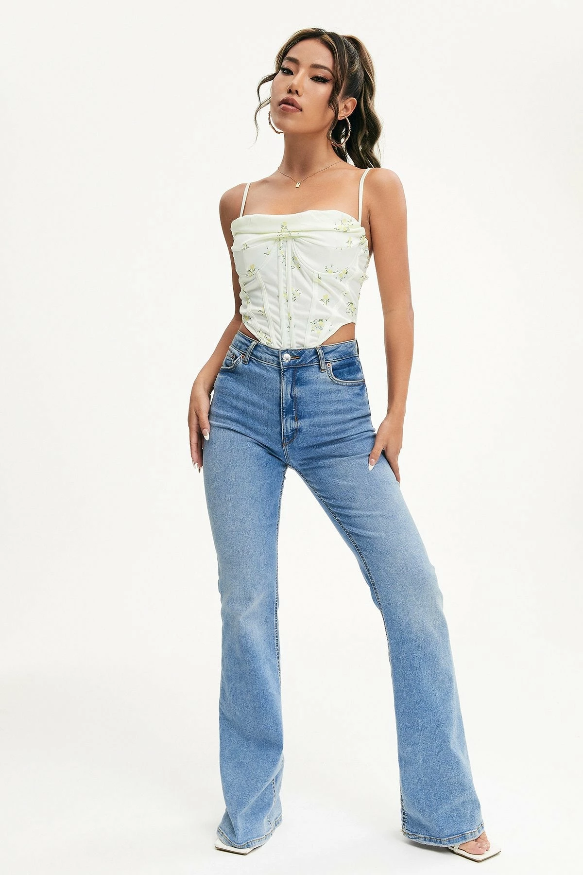 Solado Floral Print Curved Hem Crop Top 6 Solado Floral Print Curved Hem Crop Top - Image 4