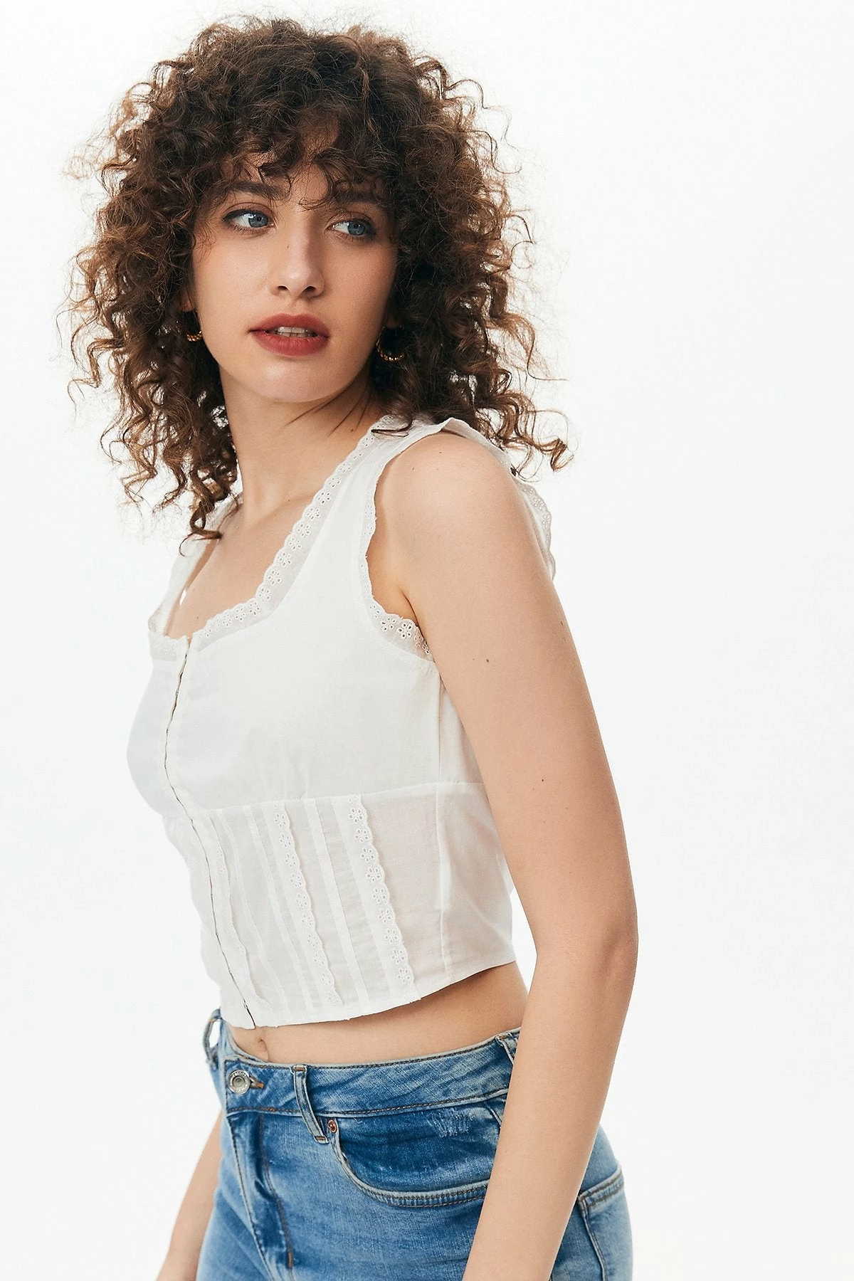Solado Lace Trim Hook And Eye Crop Top 5 Solado Lace Trim Hook And Eye Crop Top - Image 3