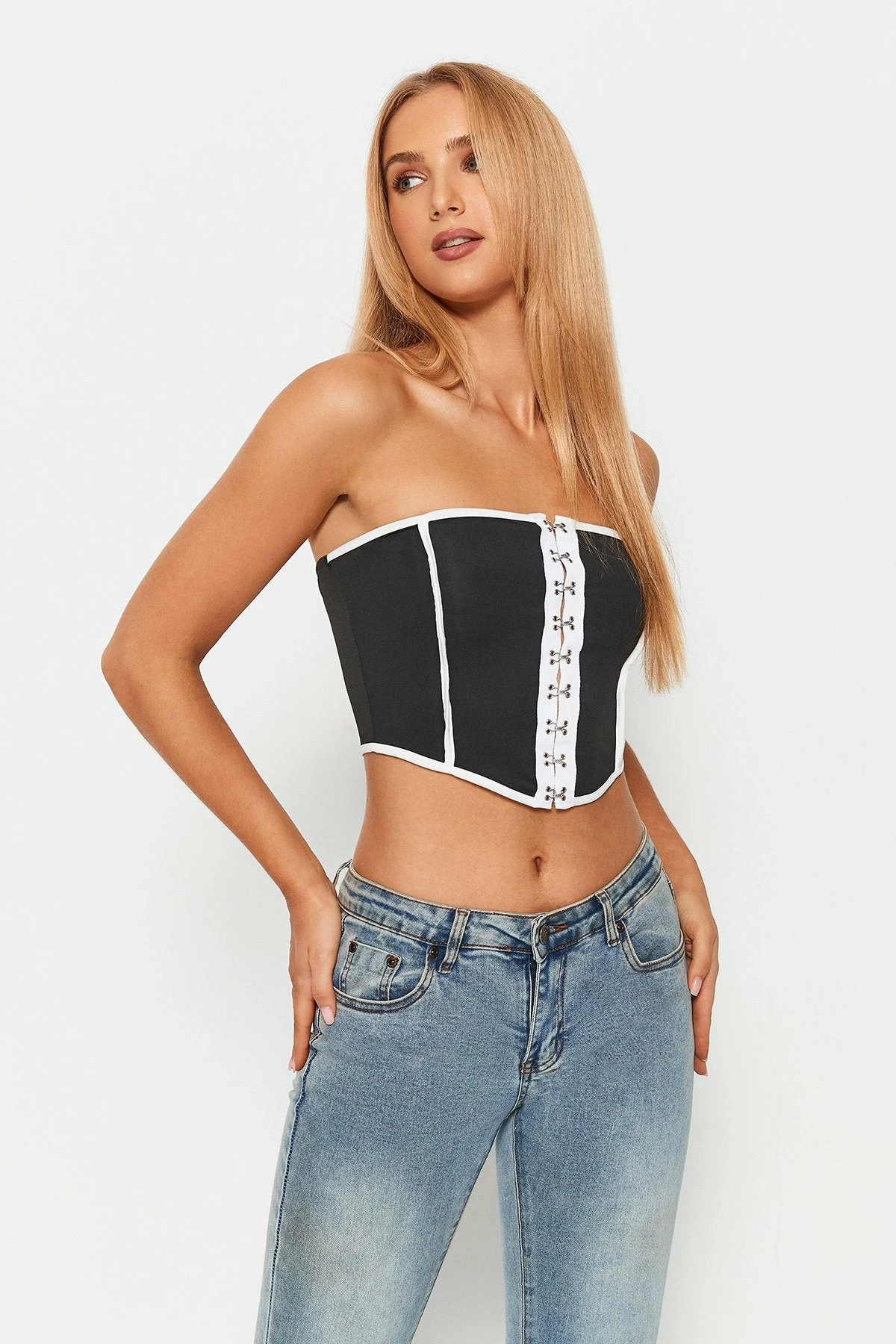 Solado Colorblock Hook And Eye Curved Hem Tube Crop Top 4 Solado Colorblock Hook And Eye Curved Hem Tube Crop Top - Image 2