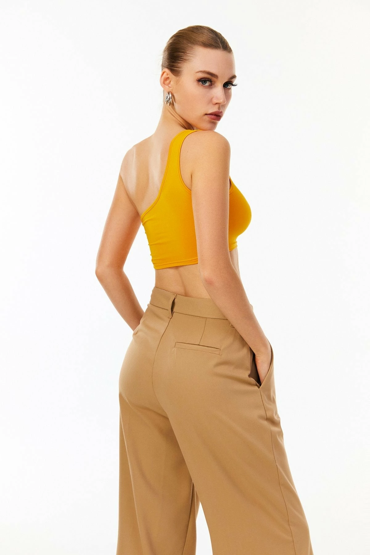 Solado Asymmetrical Neck One Shoulder Crop Tank Top 5 Solado Asymmetrical Neck One Shoulder Crop Tank Top - Image 3
