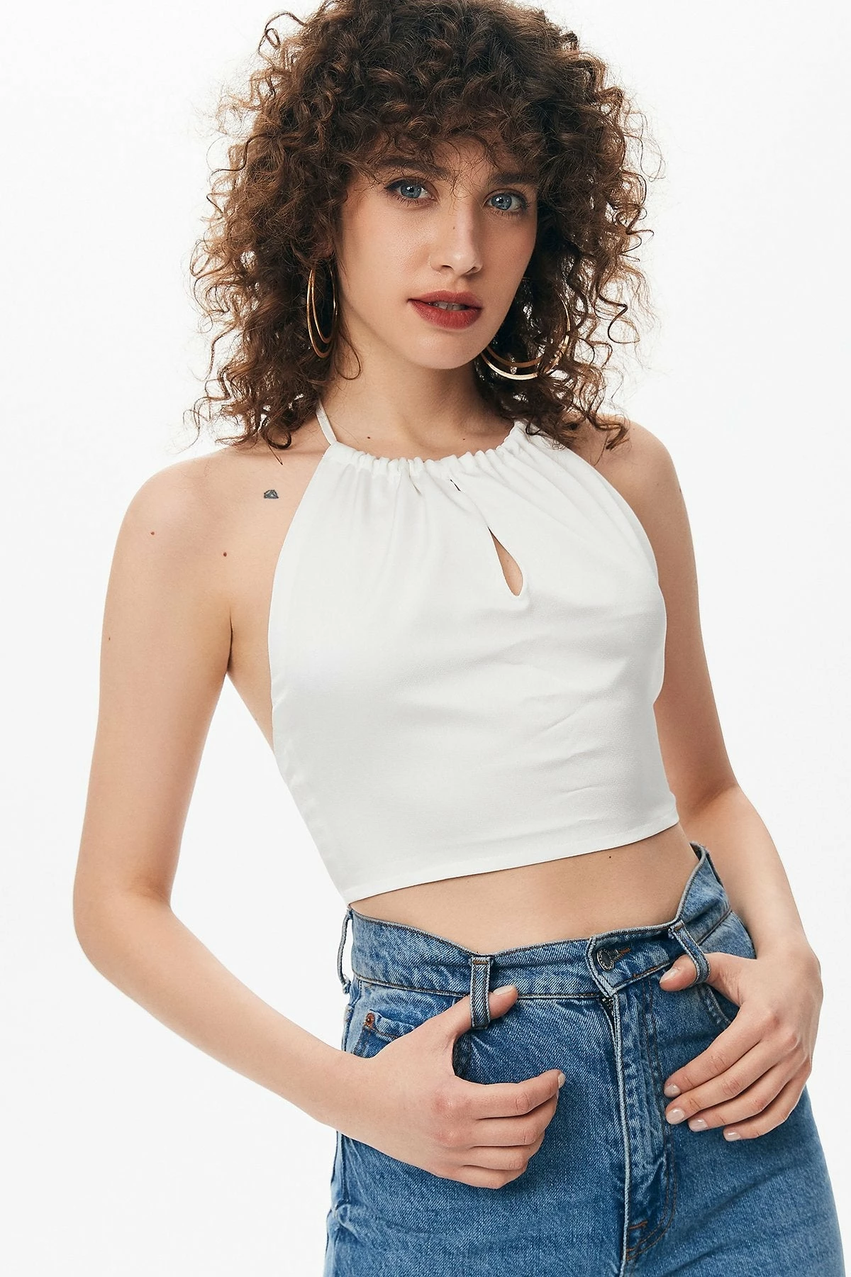 Solado Keyhole Halter Neck Tie Backless Crop Top 9 Solado Keyhole Halter Neck Tie Backless Crop Top - Image 7