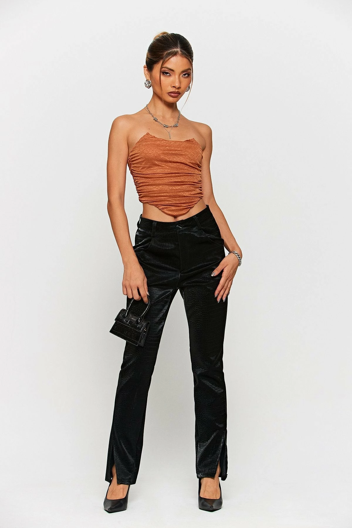 SOLADO Curved Hem Ruched Zipper Back Tube Crop Top 6 SOLADO Curved Hem Ruched Zipper Back Tube Crop Top - Image 4