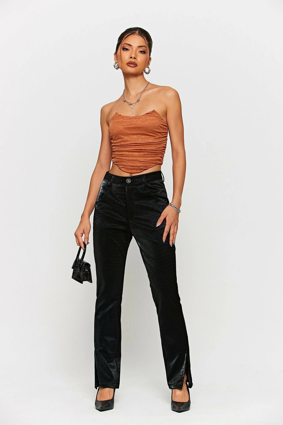 SOLADO Curved Hem Ruched Zipper Back Tube Crop Top 5 SOLADO Curved Hem Ruched Zipper Back Tube Crop Top - Image 3