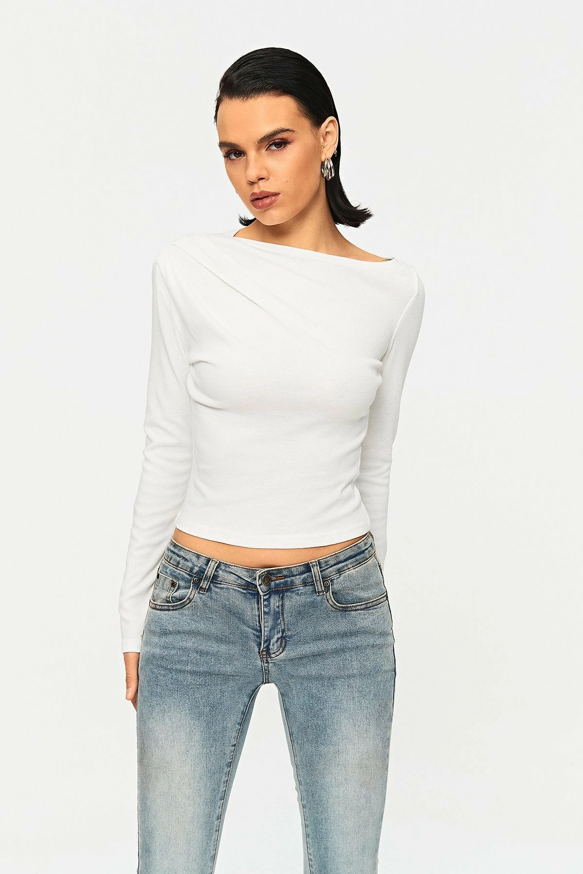 Solado Asymmetrical Neck Ruched Solid Long Sleeve Top 3 Solado Asymmetrical Neck Ruched Solid Long Sleeve Top