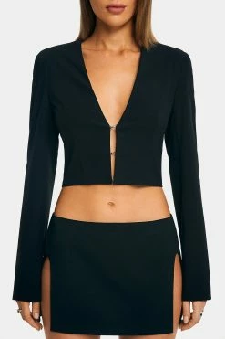 SOLADO Plunging Neck Hook And Eye Long Sleeve Top 14 SOLADO Plunging Neck Hook And Eye Long Sleeve Top -SOLADO Shop jpeg 6eb512ce 8d18 4a42 965a eae5bee1483f 1800x1800