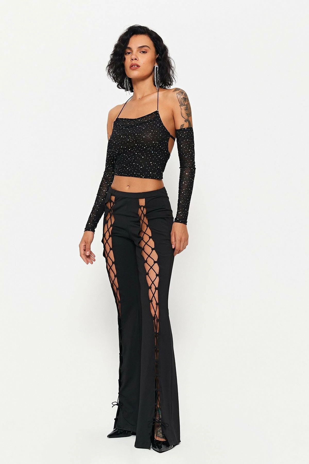 SOLADO Halter Neck Glitter Backless Crop Top With Oversleeve 7 SOLADO Halter Neck Glitter Backless Crop Top With Oversleeve - Image 5
