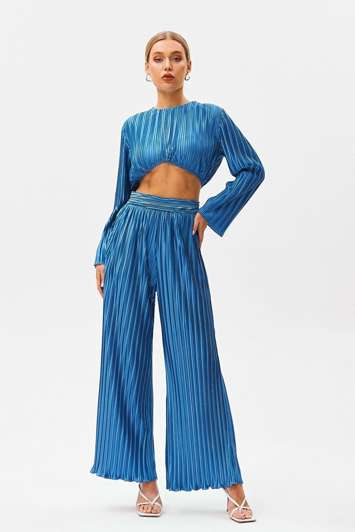 SOLADO Flared Sleeve Asymmetrical Hem Pleat Crop Top 6 SOLADO Flared Sleeve Asymmetrical Hem Pleat Crop Top - Image 4