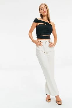Solado Asymmetrical Neck Cut Out Crop Top 16 Solado Asymmetrical Neck Cut Out Crop Top -SOLADO Shop jpeg 7d35928b c814 4b21 962a 8e2e50dd87a2 1800x1800