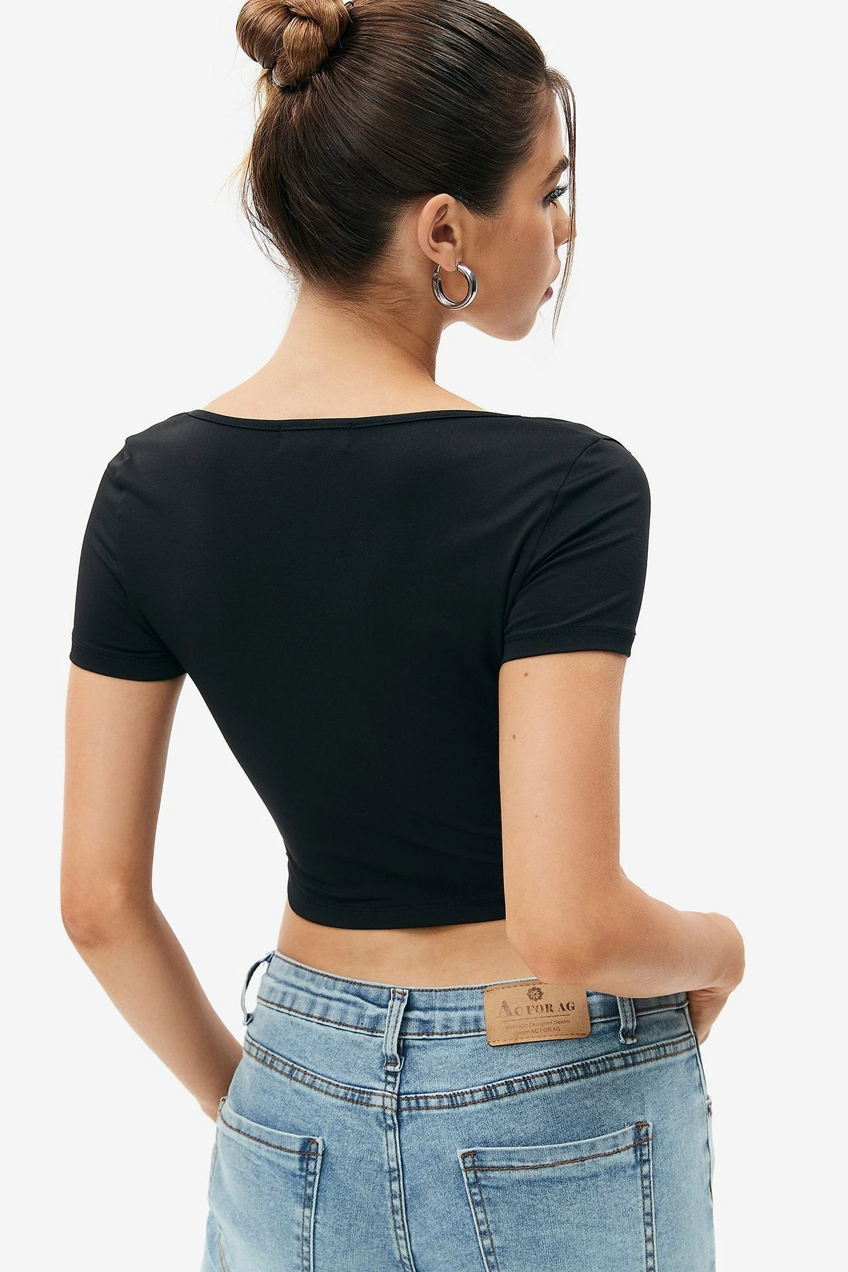 SOLADO Cut Out O-Ring Front Short Sleeve Crop Top 5 SOLADO Cut Out O-Ring Front Short Sleeve Crop Top - Image 3