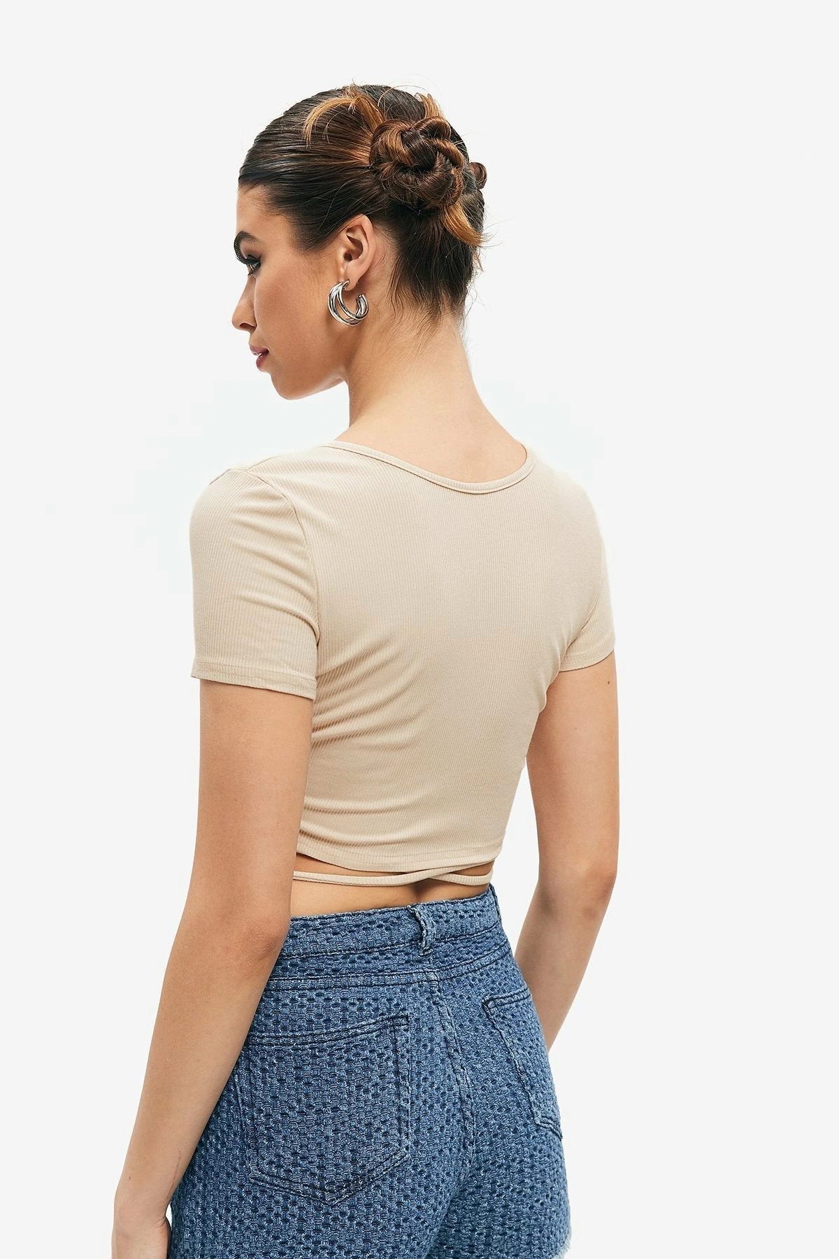 Solado Cut Out Cross Tie Front Short Sleeve Crop Top 4 Solado Cut Out Cross Tie Front Short Sleeve Crop Top - Image 2