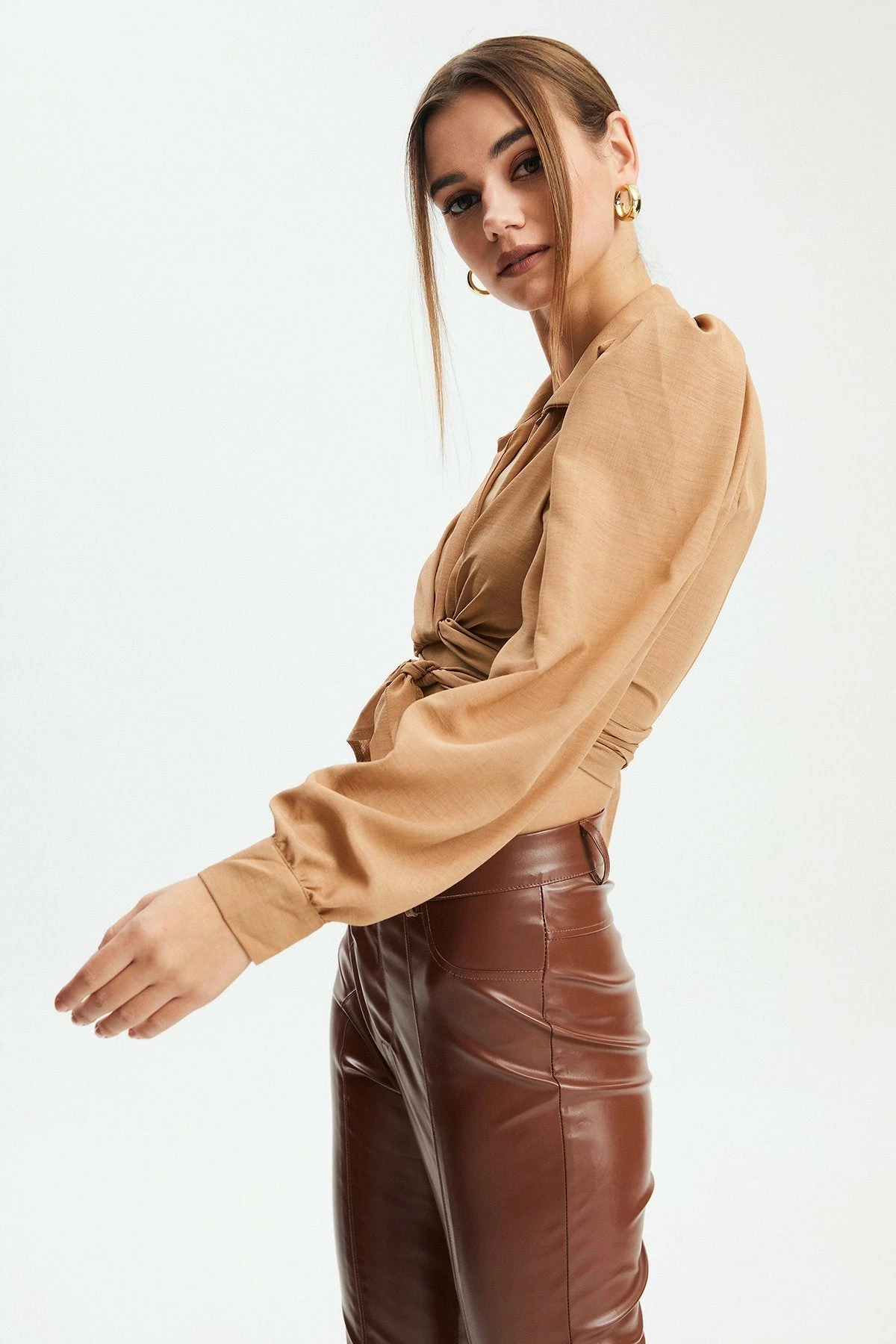 Solado Lantern Sleeve Tie Front Long Sleeve Blouse 7 Solado Lantern Sleeve Tie Front Long Sleeve Blouse - Image 5