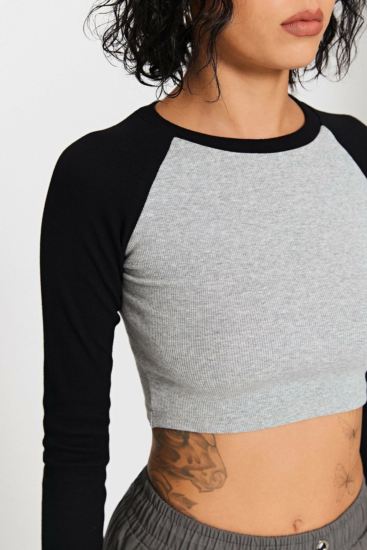 Solado Basic Colorblock Raglan Long Sleeve Top 6 Solado Basic Colorblock Raglan Long Sleeve Top - Image 4