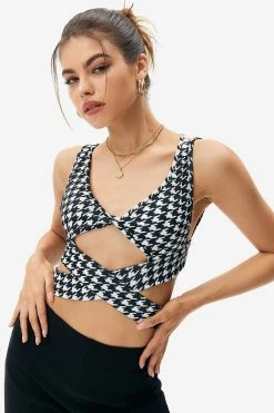 Solado Houndstooth Print Cross Tie Backless Crop Top 10 Solado Houndstooth Print Cross Tie Backless Crop Top -SOLADO Shop jpeg 822df1f6 fc90 4ba3 af4f ec404676785d 1800x1800