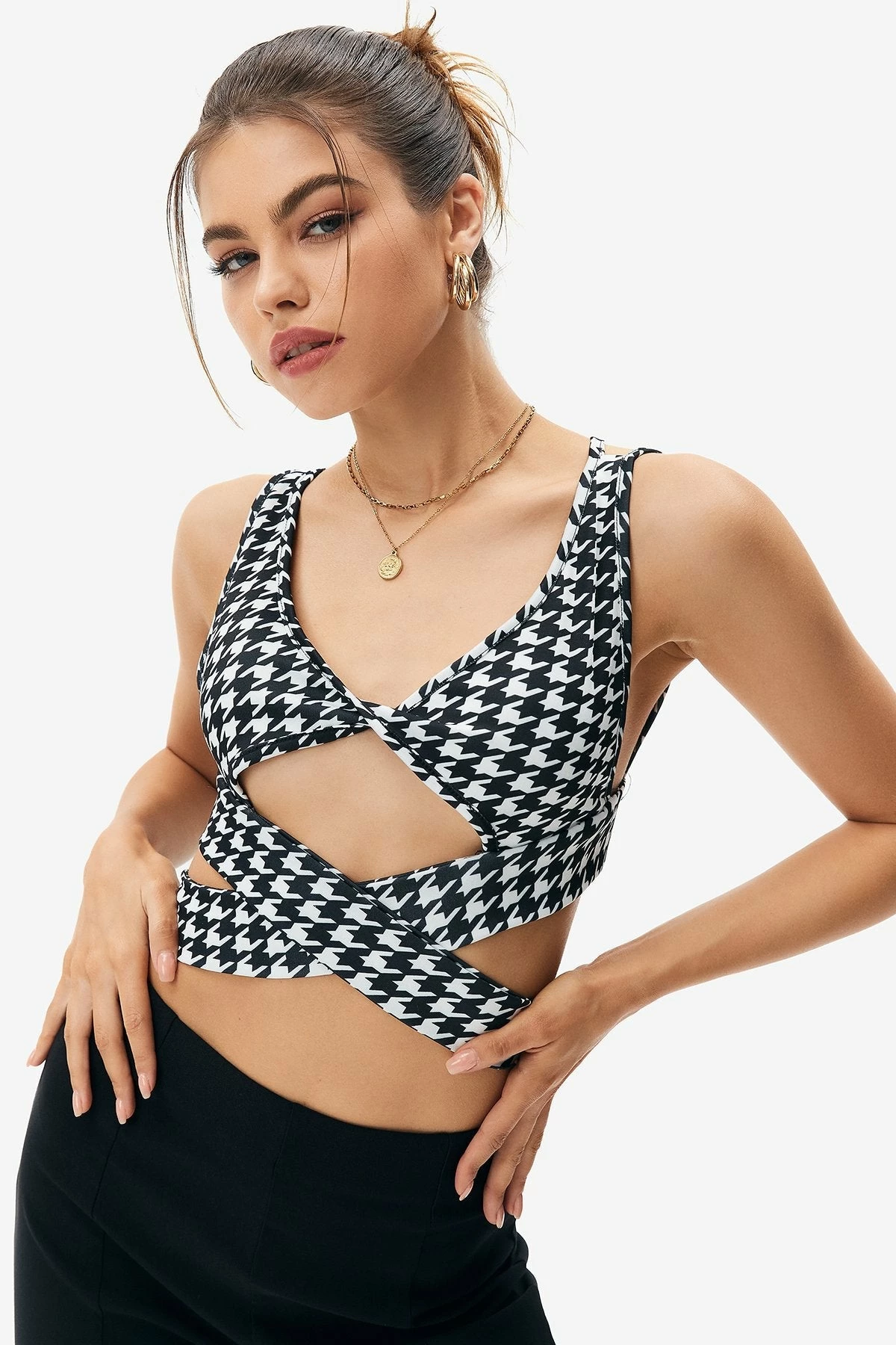 Solado Houndstooth Print Cross Tie Backless Crop Top 5 Solado Houndstooth Print Cross Tie Backless Crop Top - Image 3