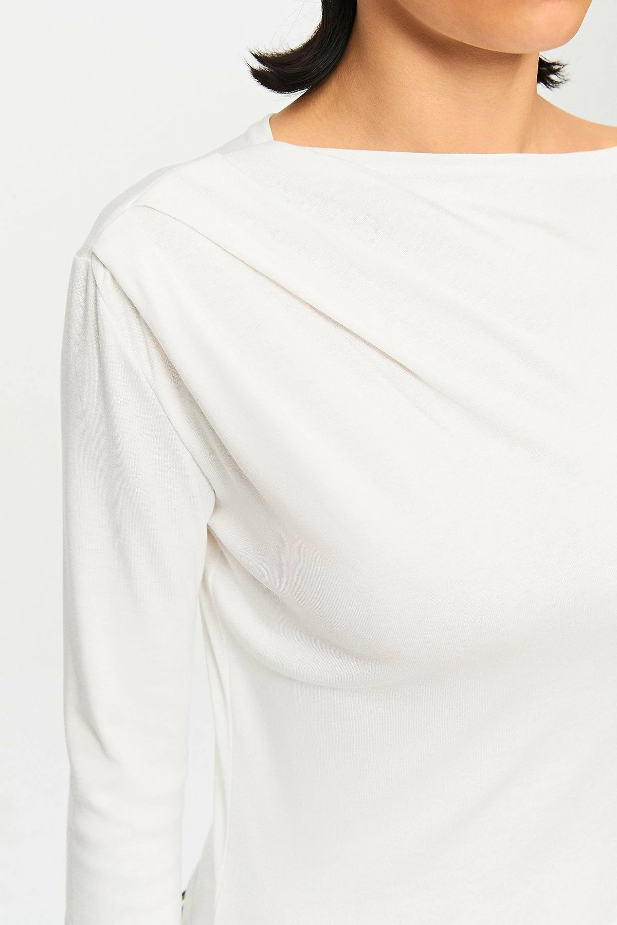 Solado Asymmetrical Neck Ruched Solid Long Sleeve Top 7 Solado Asymmetrical Neck Ruched Solid Long Sleeve Top - Image 5