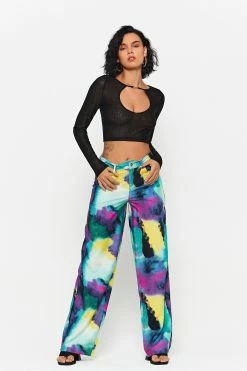 SOLADO Plunging Neck Buckled Detail Long Sleeve Crop Top 11 SOLADO Plunging Neck Buckled Detail Long Sleeve Crop Top -SOLADO Shop jpeg 87fd0cde 948d 4e6d a2b4 71dd53bfb6de 1800x1800