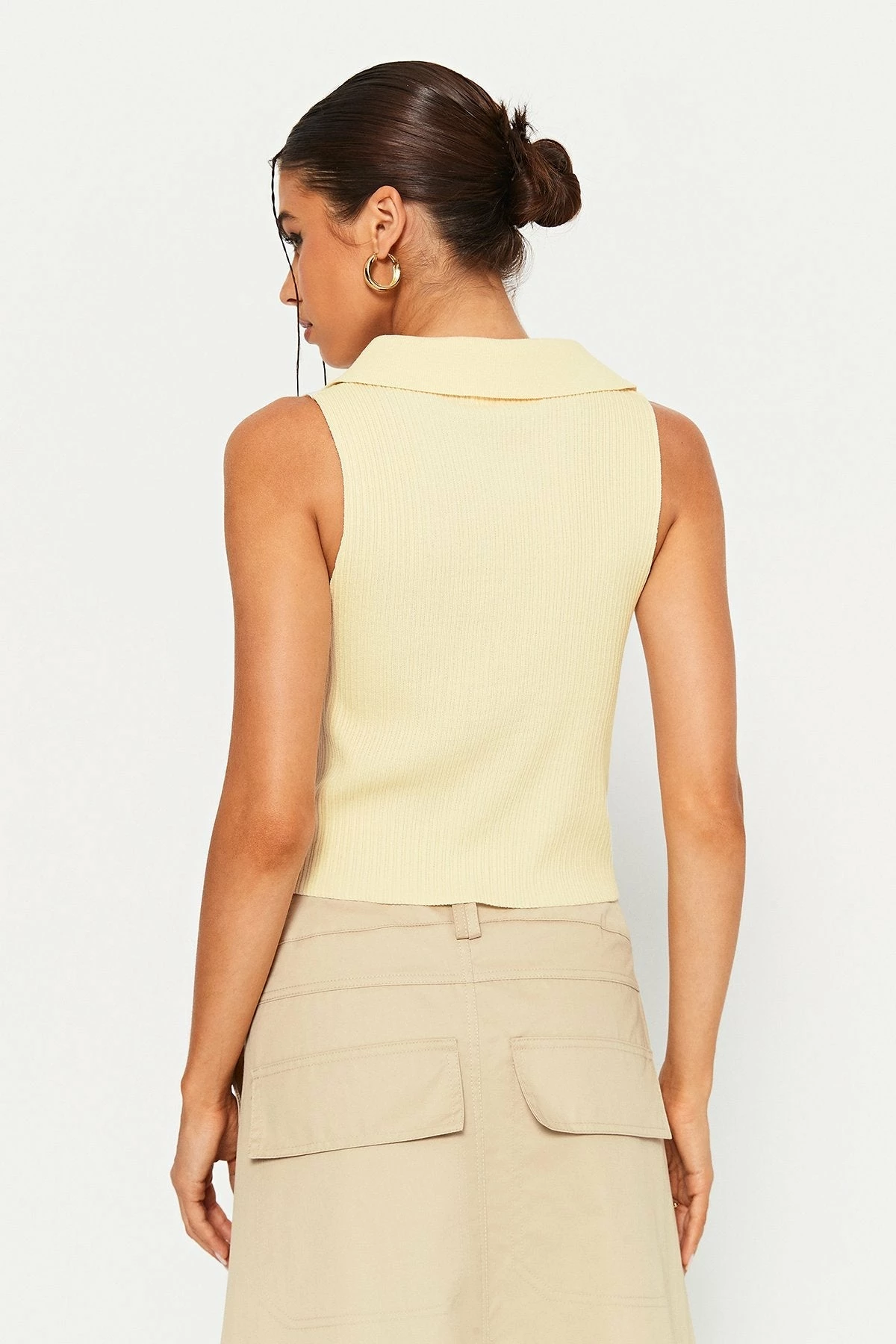 Solado Lapel Neck Knitted Sleeveless Tank Top 5 Solado Lapel Neck Knitted Sleeveless Tank Top - Image 3