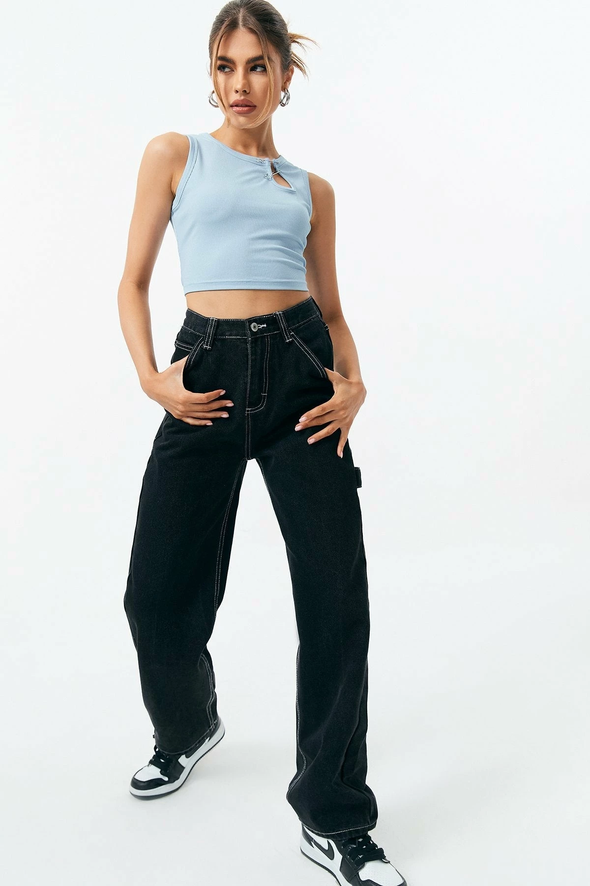 Solado Cut Out Pin Detail Sleeveless Crop Tee 6 Solado Cut Out Pin Detail Sleeveless Crop Tee - Image 4